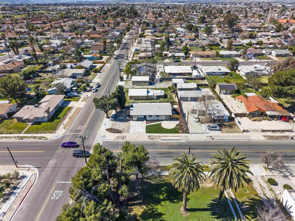 Photo of 695 S Santa Fe St, Hemet, CA 92543 (MLS # 260004368)