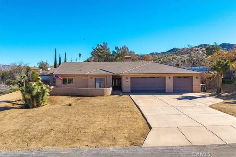 Photo of 8443 Bannock Trl, Yucca Valley, CA 92284 (MLS # JT26010979)