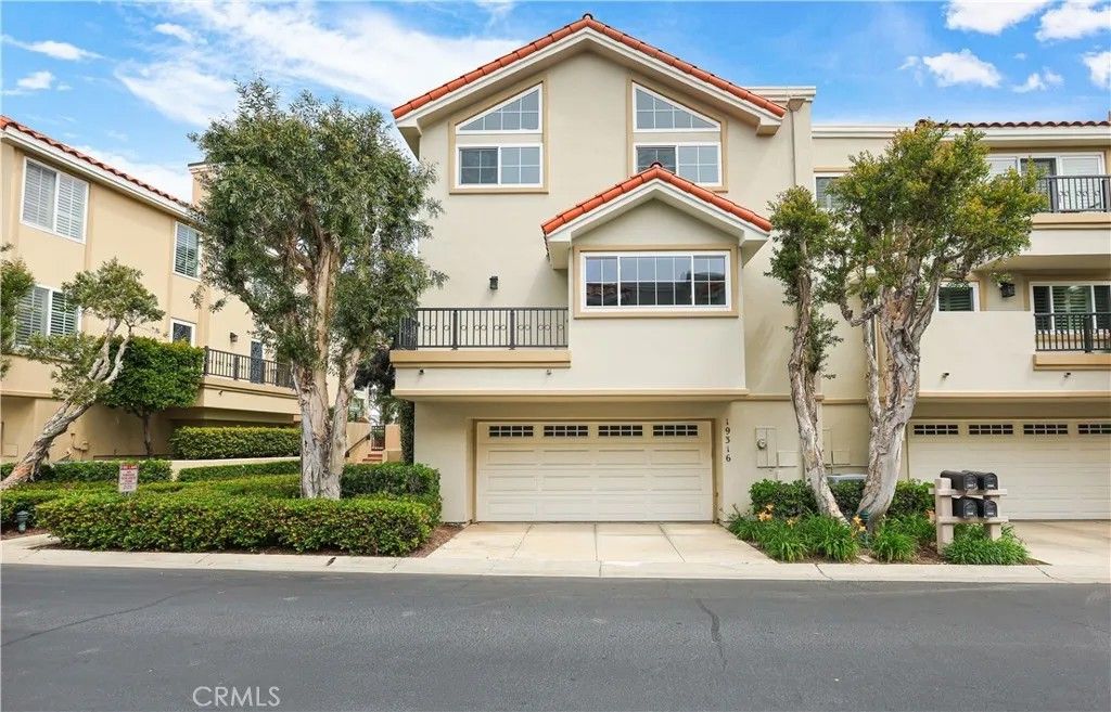 Photo of 19316 Sawgrass Ln, Huntington Beach, CA 92648 (MLS # OC26066188)