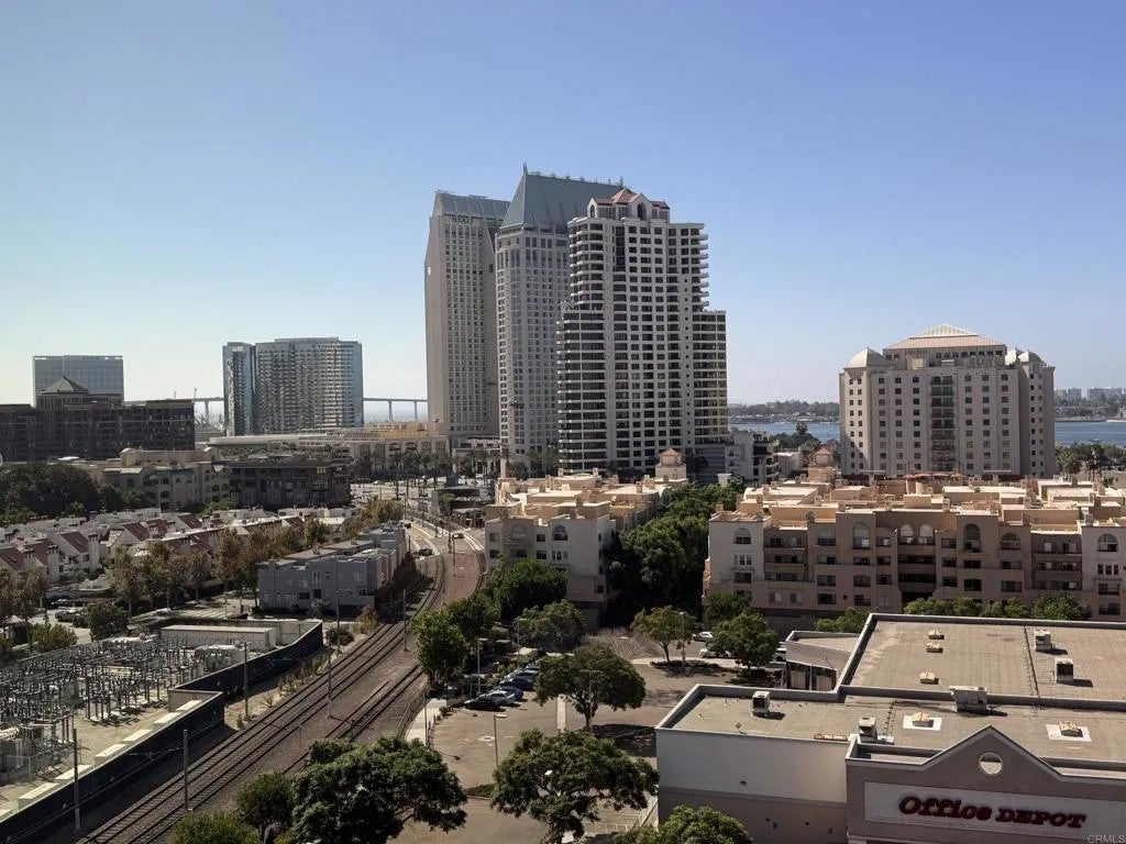 888 W E Street 1203