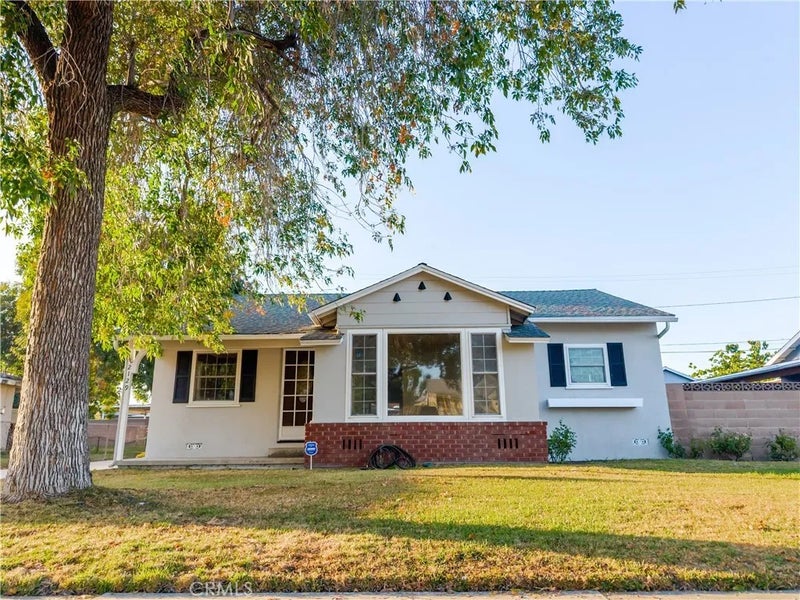 2129 W Cerritos