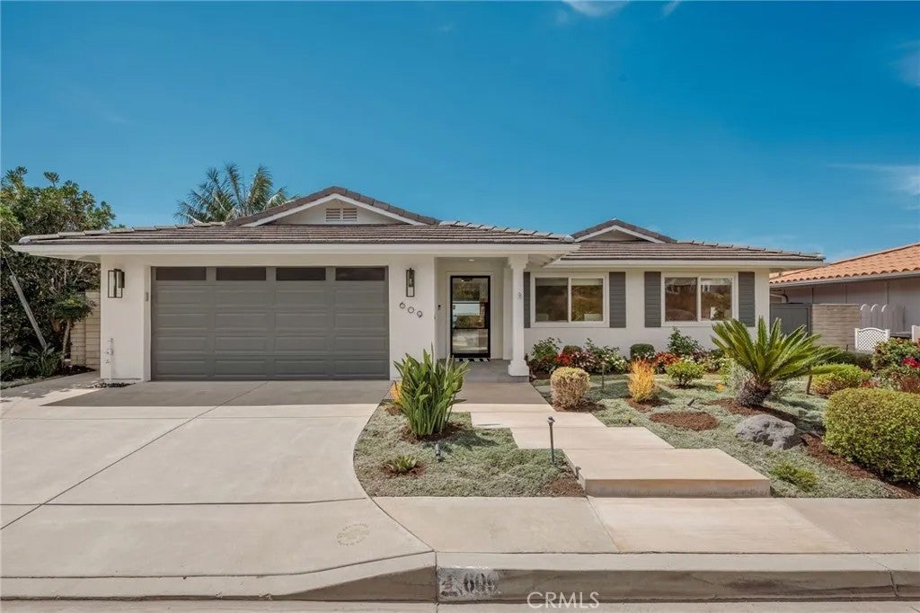 609 Avenida Teresa