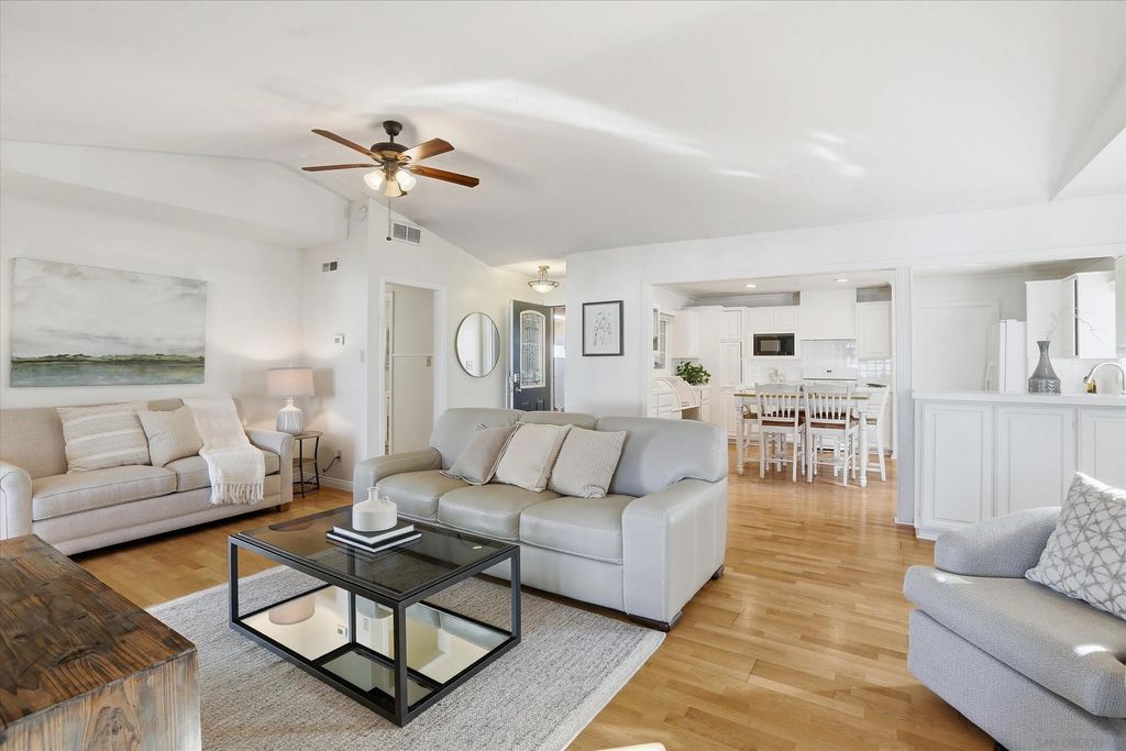 Photo of 5062 Millwood Rd, San Diego, CA 92117 (MLS # 260001456)