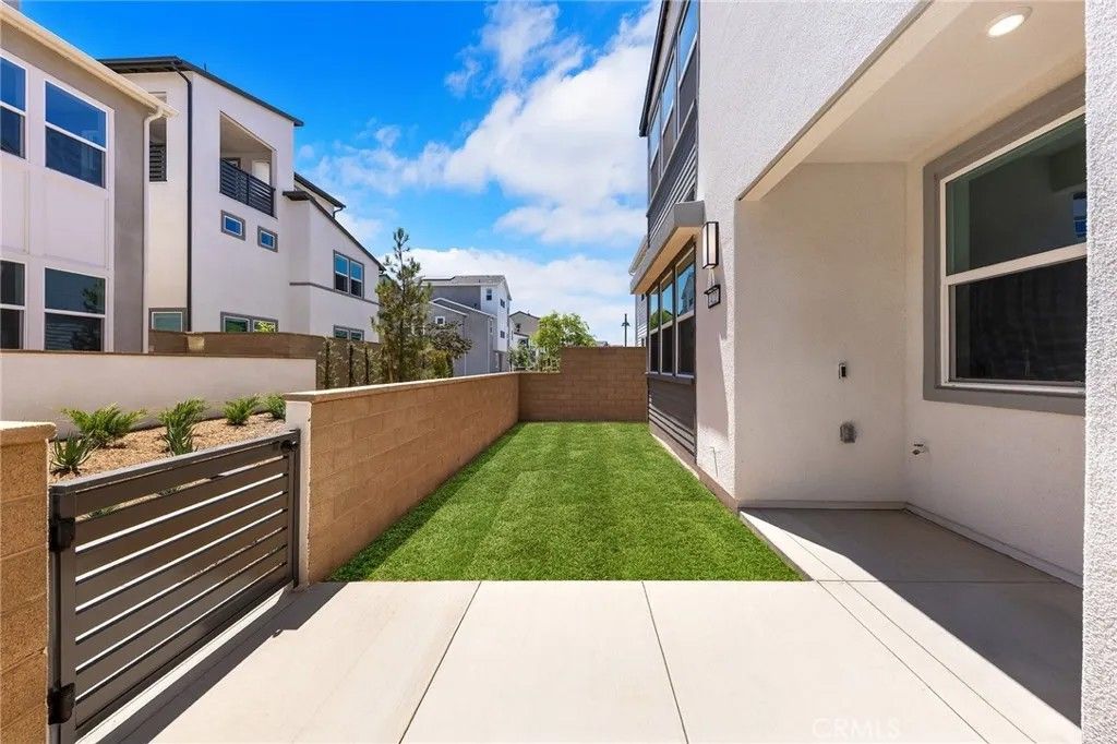 Photo of 422 Lobata, Irvine, CA 92618 (MLS # AR26033301)