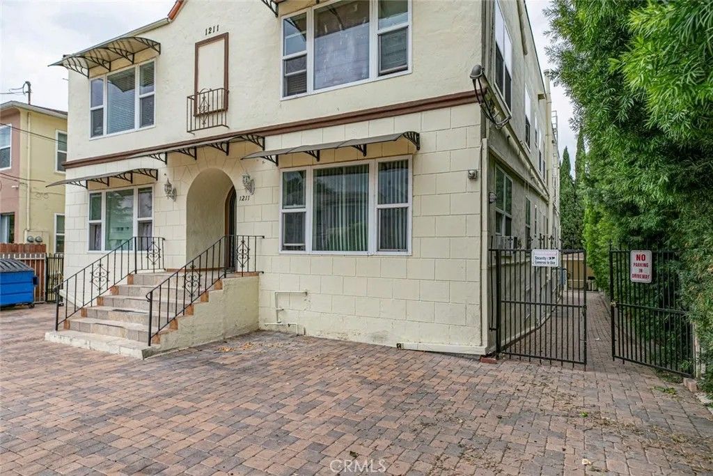 Photo of 1211 N Kenmore Ave, Los Angeles, CA 90029 (MLS # GD26058776)