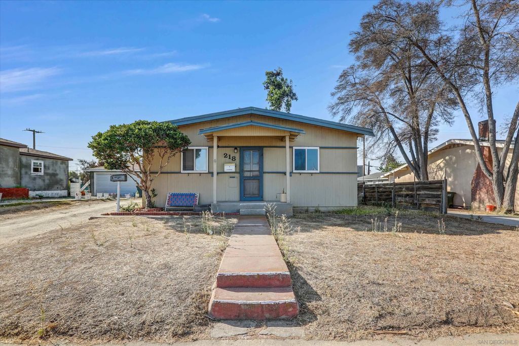 Photo of 216-218 Alvarado St, Chula Vista, CA 91910 (MLS # 250040415)