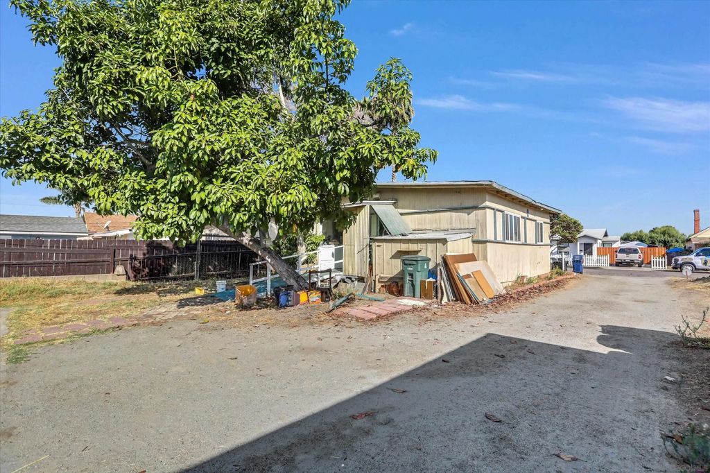 Photo of 216-218 Alvarado St, Chula Vista, CA 91910 (MLS # 250040415)