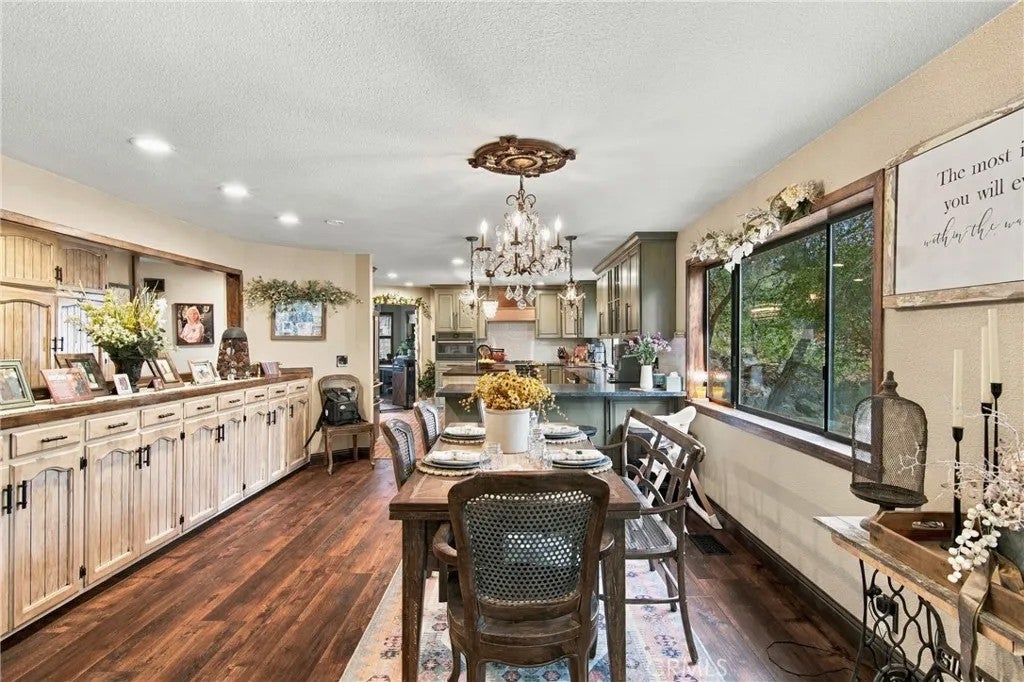 5552 Bear Creek Drive