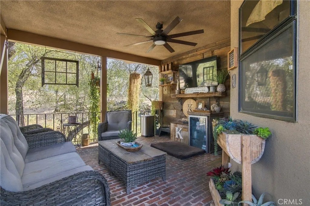 5552 Bear Creek Drive