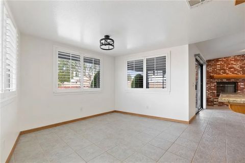 Tiny photo for 13441 Rincon Rd, Apple Valley, CA 92308 (MLS # HD25258397)