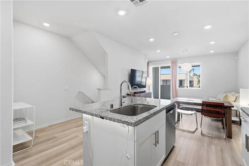 1756 Cayton Loop