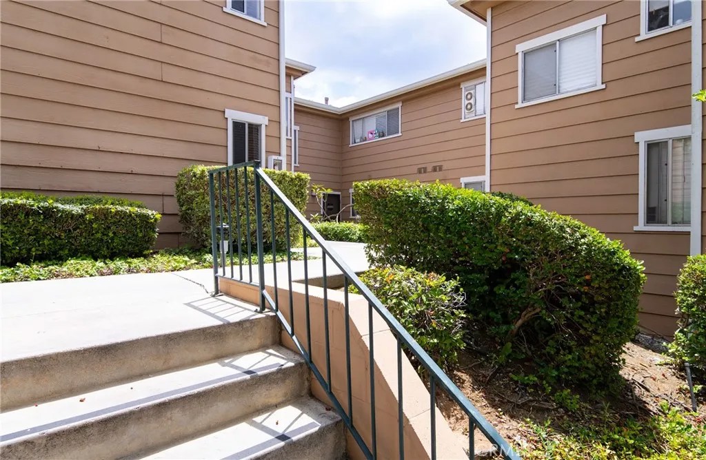 640 W Lambert 35