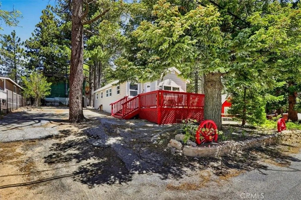Photo of 33424 Holcomb Creek Drive, Green Valley Lake, CA 92341 (MLS # DW26036669)