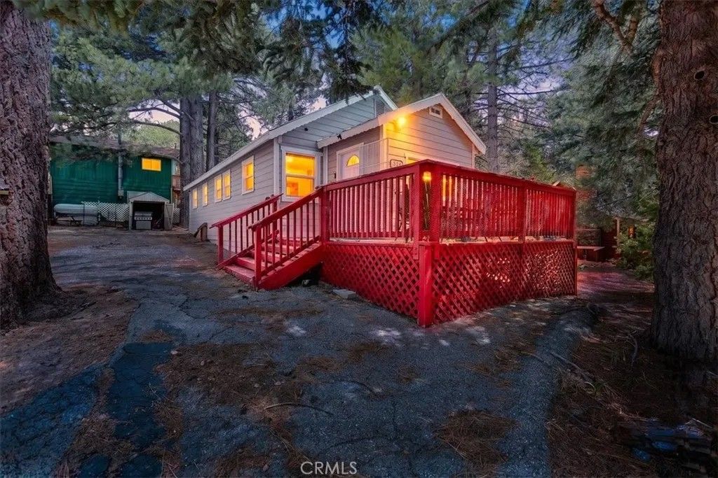 Photo of 33424 Holcomb Creek Drive, Green Valley Lake, CA 92341 (MLS # DW26036669)
