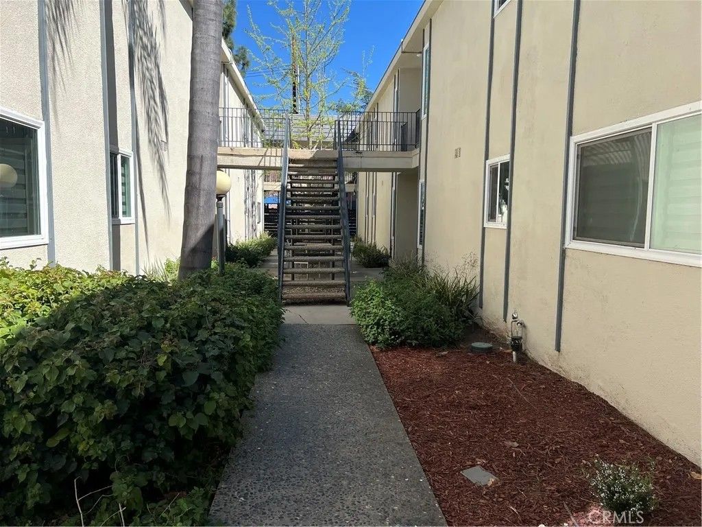 Photo of 265 N Oakland Ave #7, Pasadena, CA 91101 (MLS # IV26055941)
