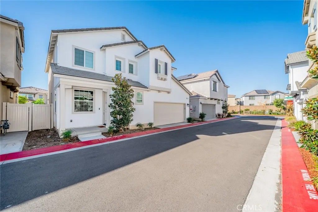 Photo of 1810 Park Place Ln, Riverside, CA 92501 (MLS # CV25274290)