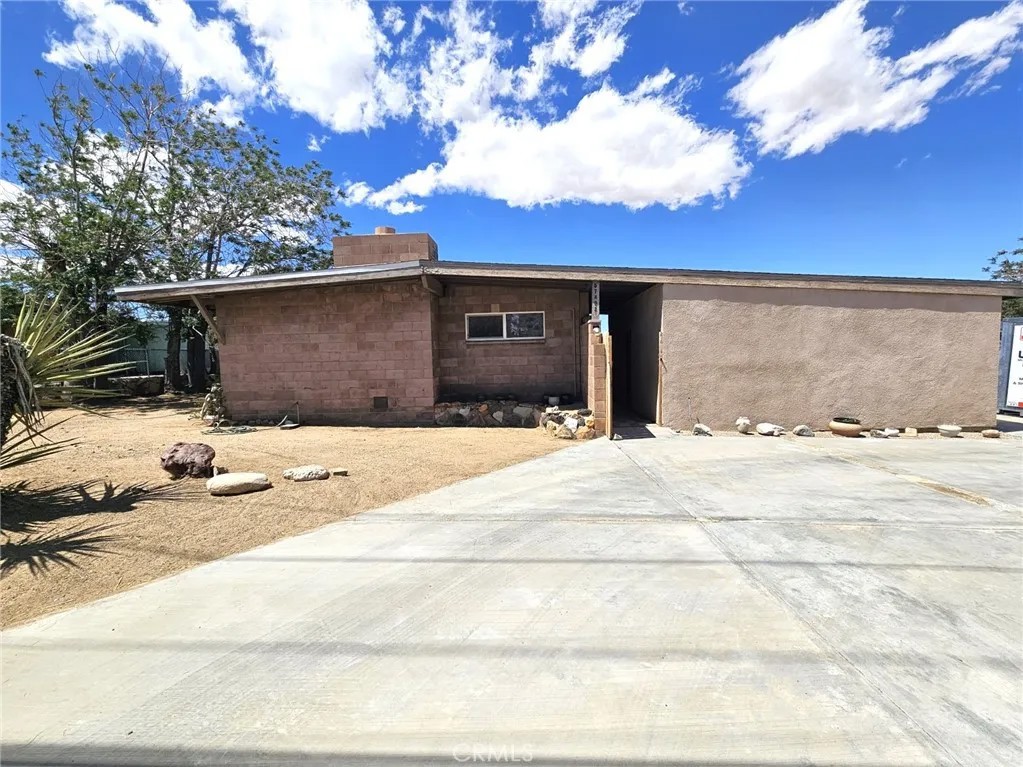 57492 Onaga Trail