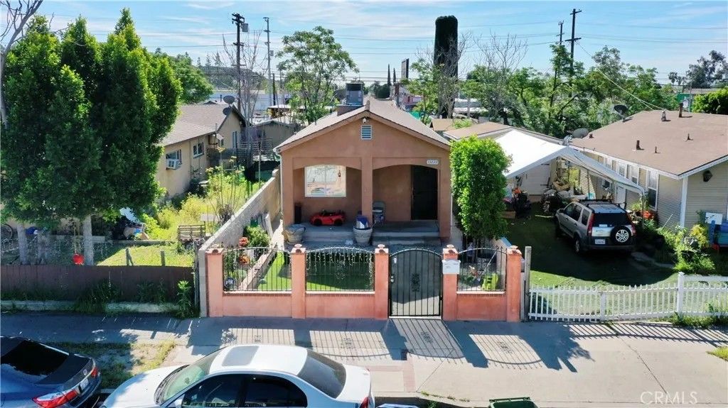 Photo of 13222 Pinney St, Pacoima, CA 91331 (MLS # SR26058379)