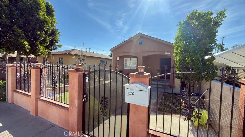 Photo of 13222 Pinney St, Pacoima, CA 91331 (MLS # SR26058379)