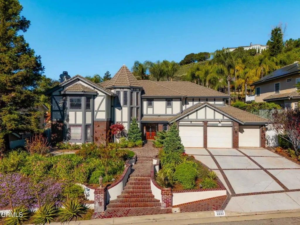 Photo of 2233 Valiant Street, Glendora, CA 91741 (MLS # P1-25533)