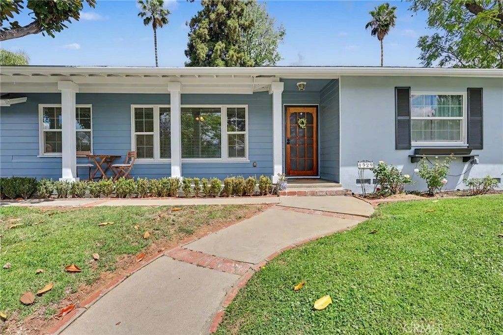 Photo of 1329 La Loma Dr, Redlands, CA 92373 (MLS # IG26070774)