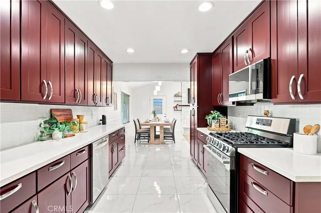 3159 W Lanerose