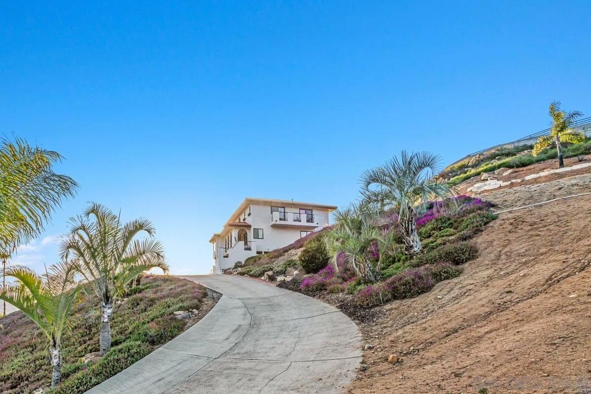 620 Calle De La Sierra