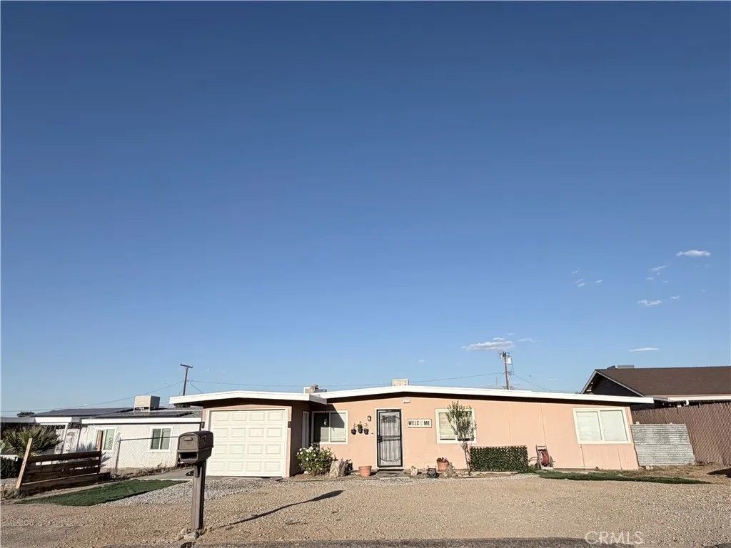 Photo of 6327 Linda Lee Drive, Yucca Valley, CA 92284 (MLS # SW26090796)