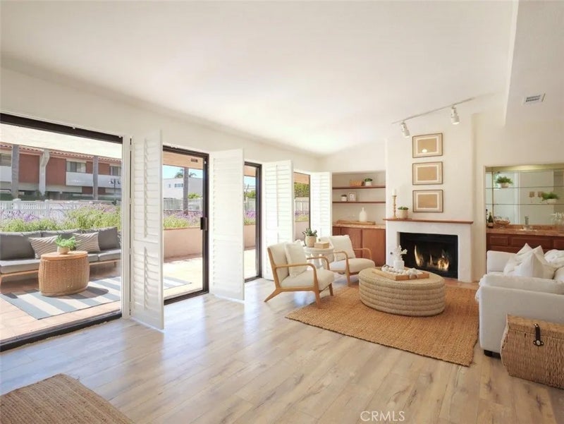 2121 W 25th 3