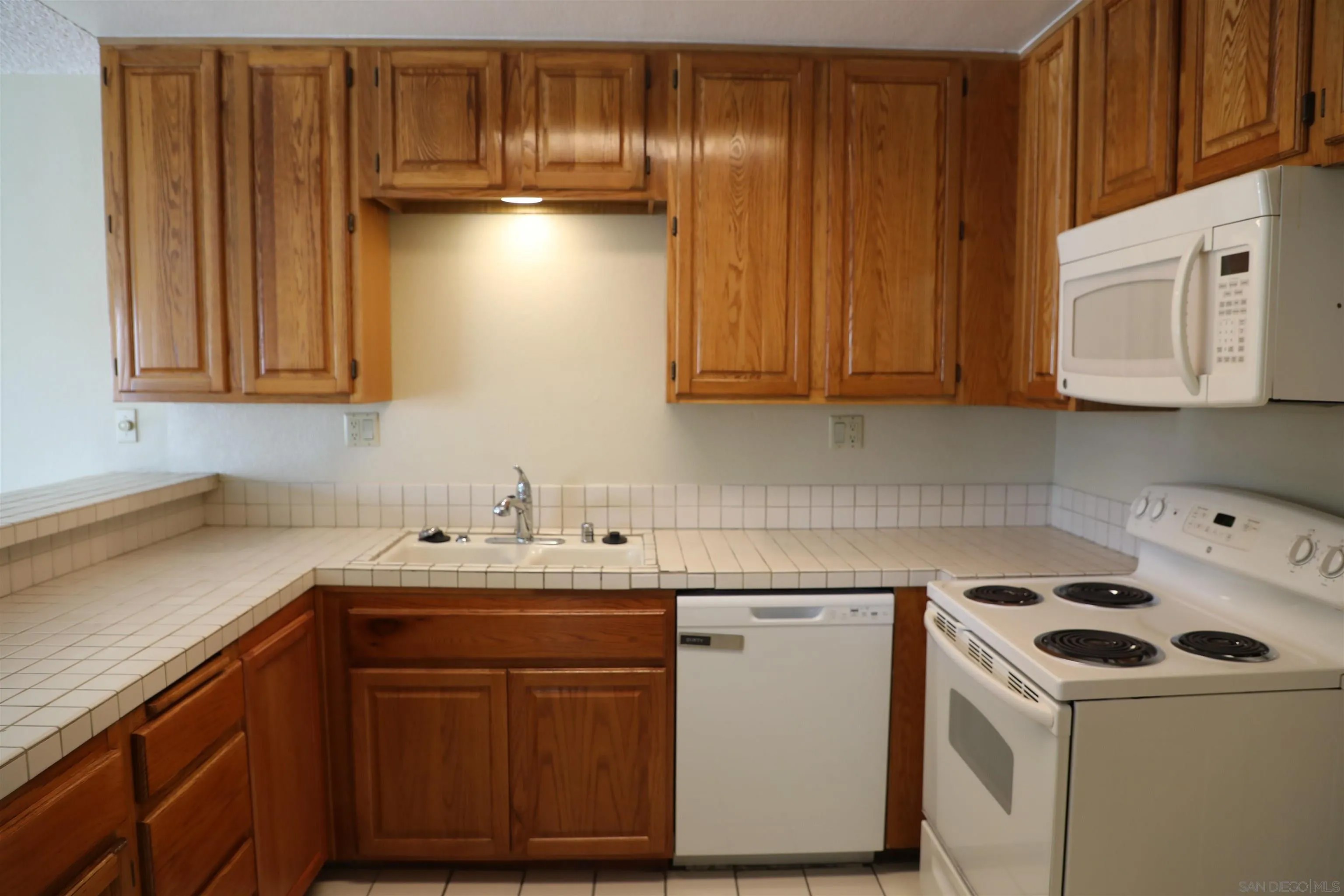 3833 Lamont St 2H