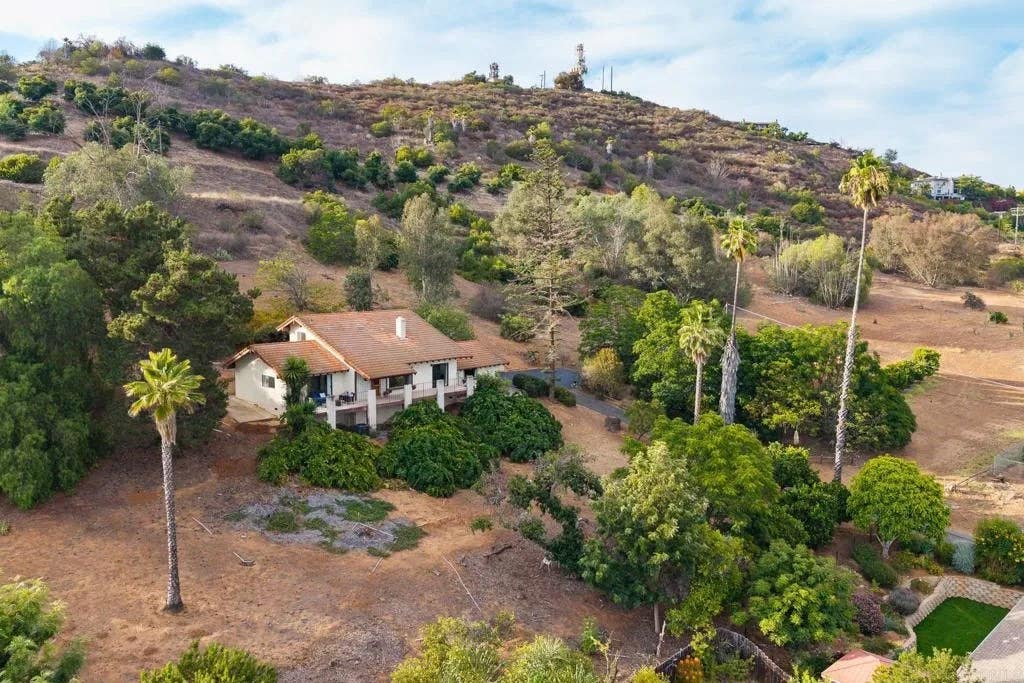 Photo of 1228 Sheridan Avenue, Escondido, CA 92027 (MLS # NDP2605810)