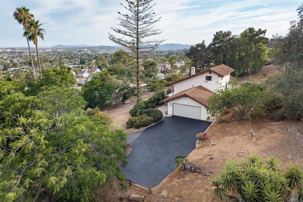 Photo of 1228 Sheridan Avenue, Escondido, CA 92027 (MLS # NDP2605810)