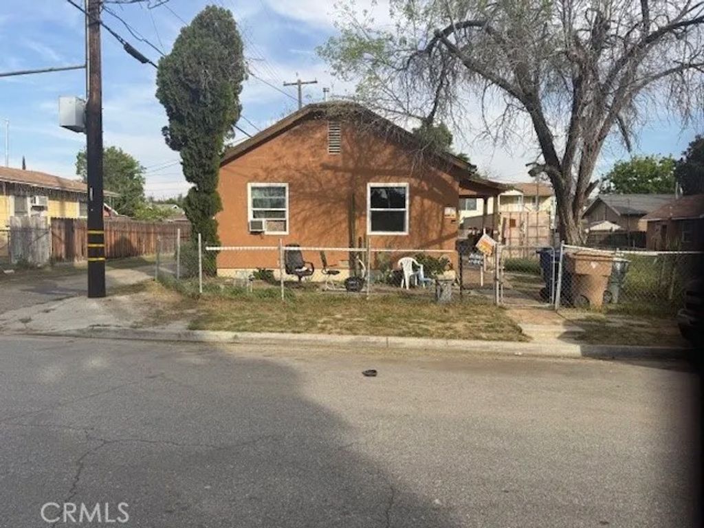 Photo of 600 Quincy St, Bakersfield, CA 93305 (MLS # SR26060538)