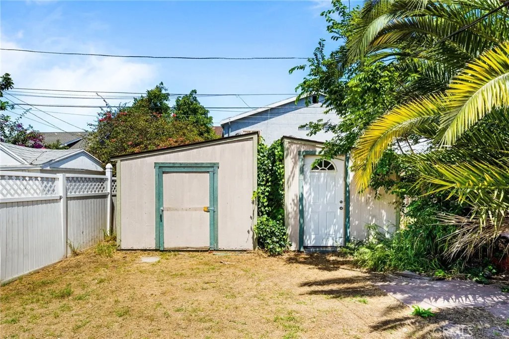 1431 W 37th Drive