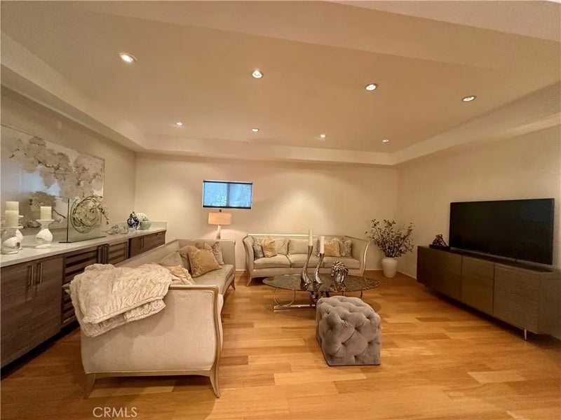 14721 Valley Vista