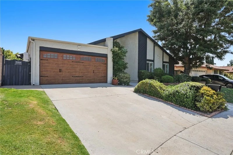 10446 White Oak