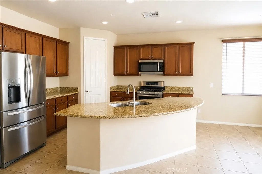 5077 Paseo Famosa