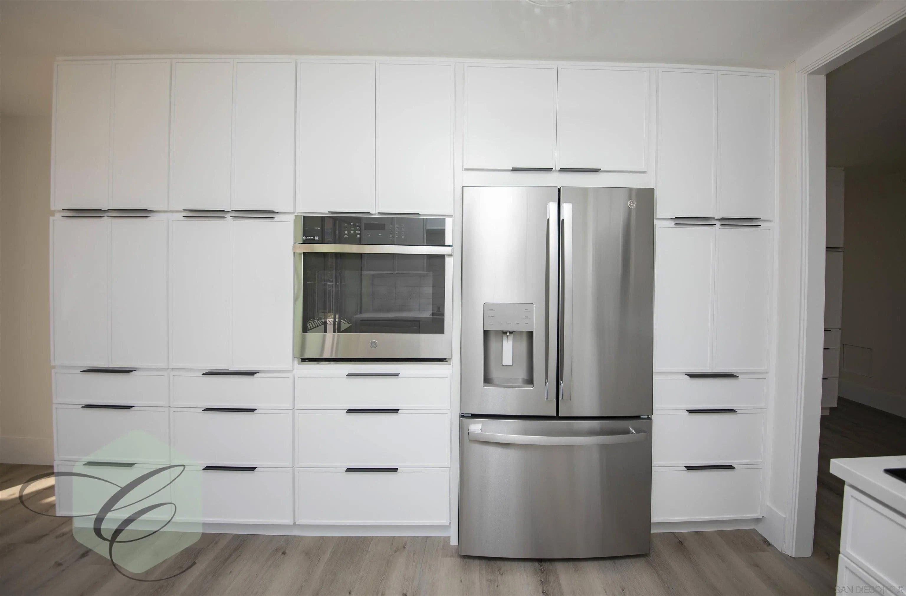 8111 Camino del Oro