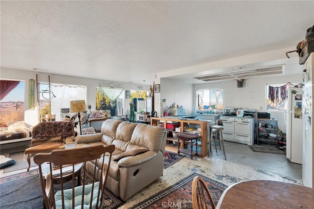 Photo of 25735 Santa Rosa Rd, Apple Valley, CA 92308 (MLS # HD25266786)