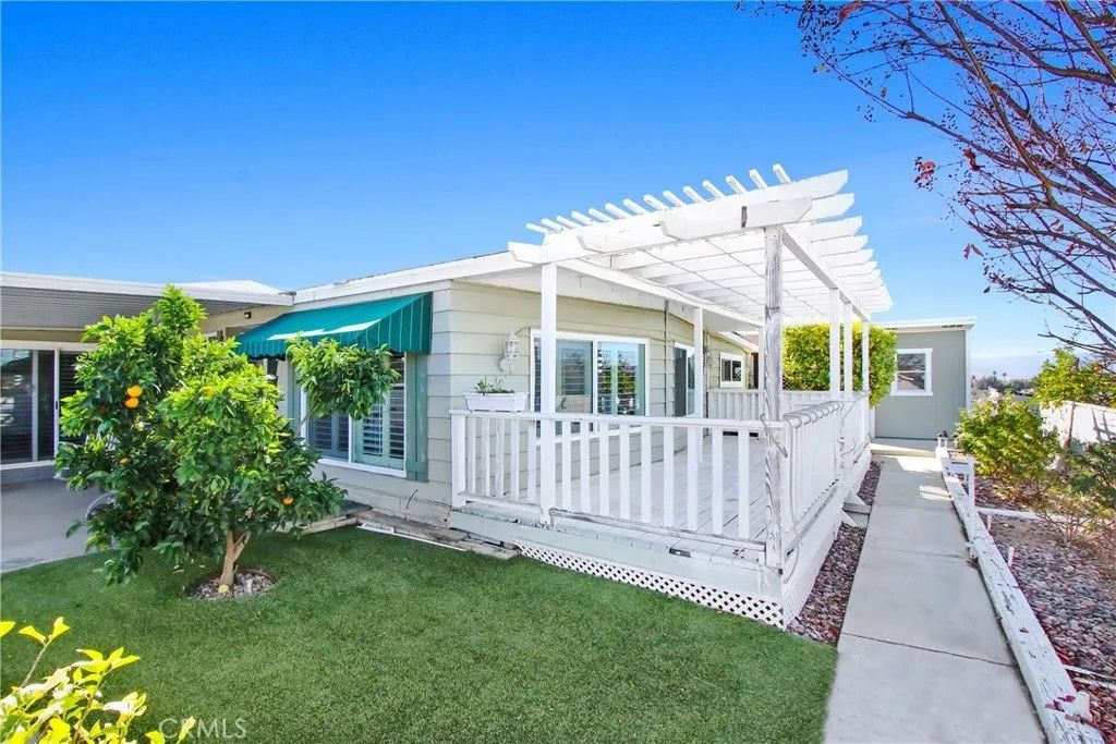 Photo of 28771 Via Estrella, Murrieta, CA 92563 (MLS # PW25281112)