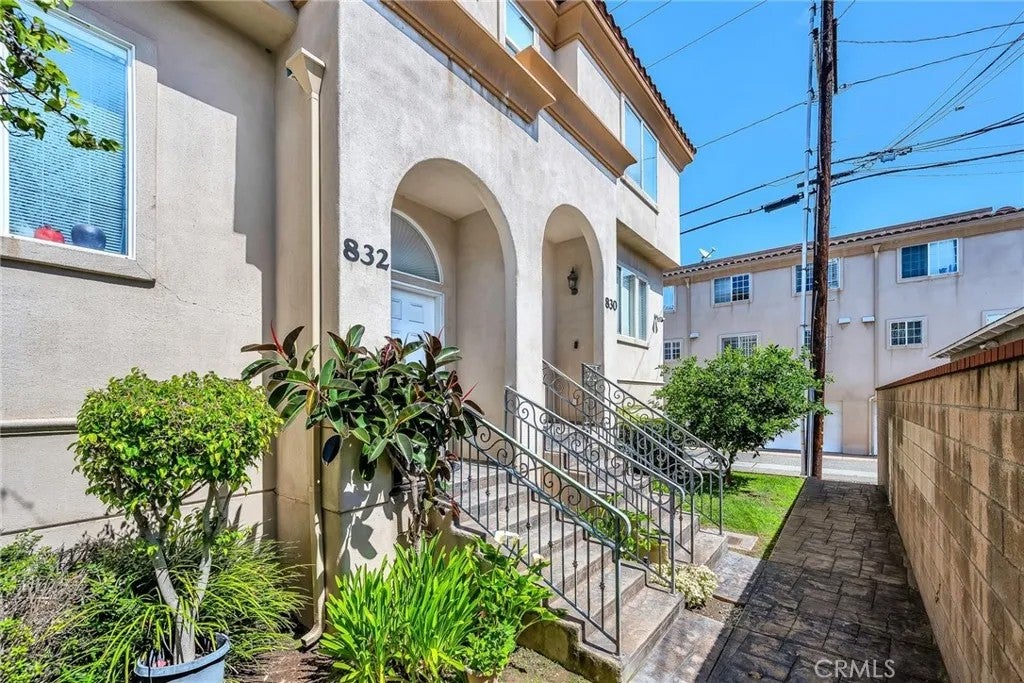 832 Arlington