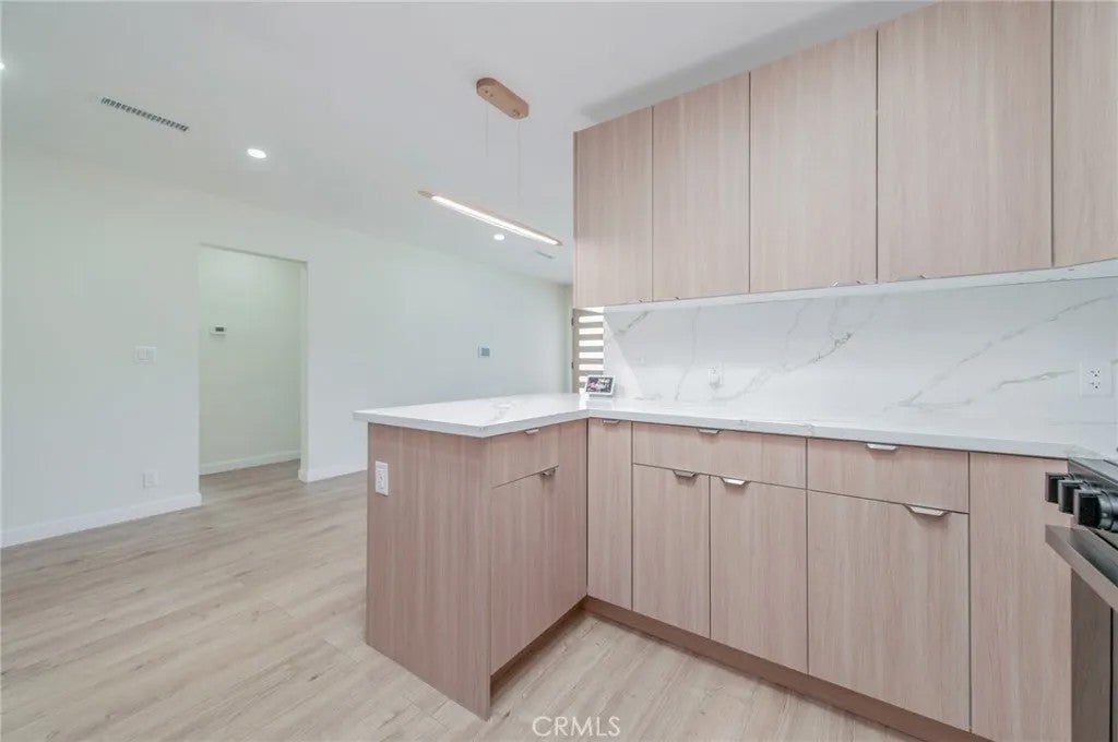 4534 Lennox