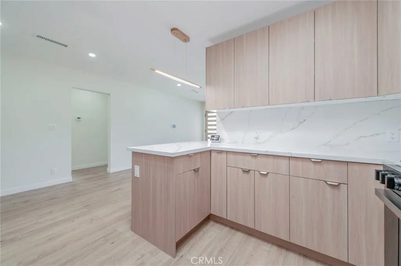 4534 Lennox