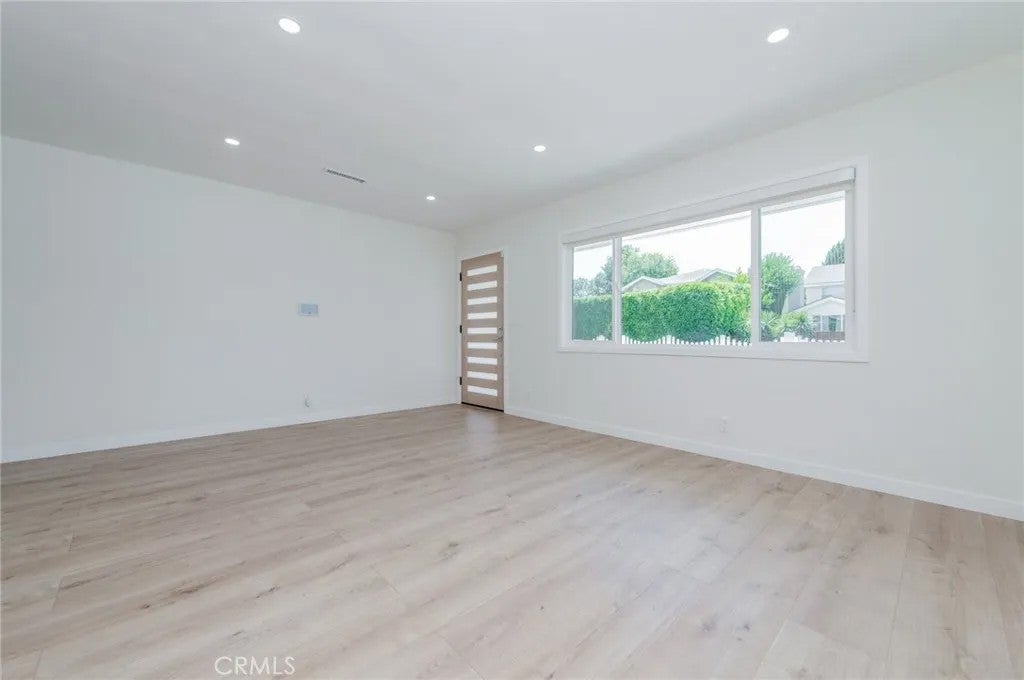 4534 Lennox