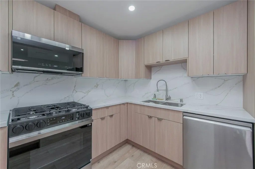 4534 Lennox