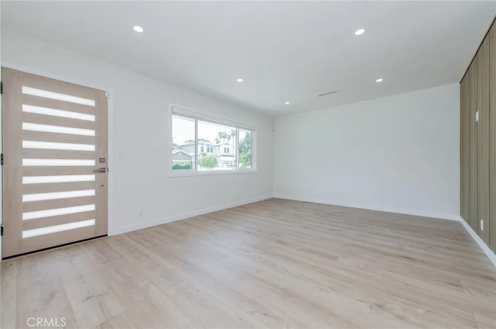 4534 Lennox
