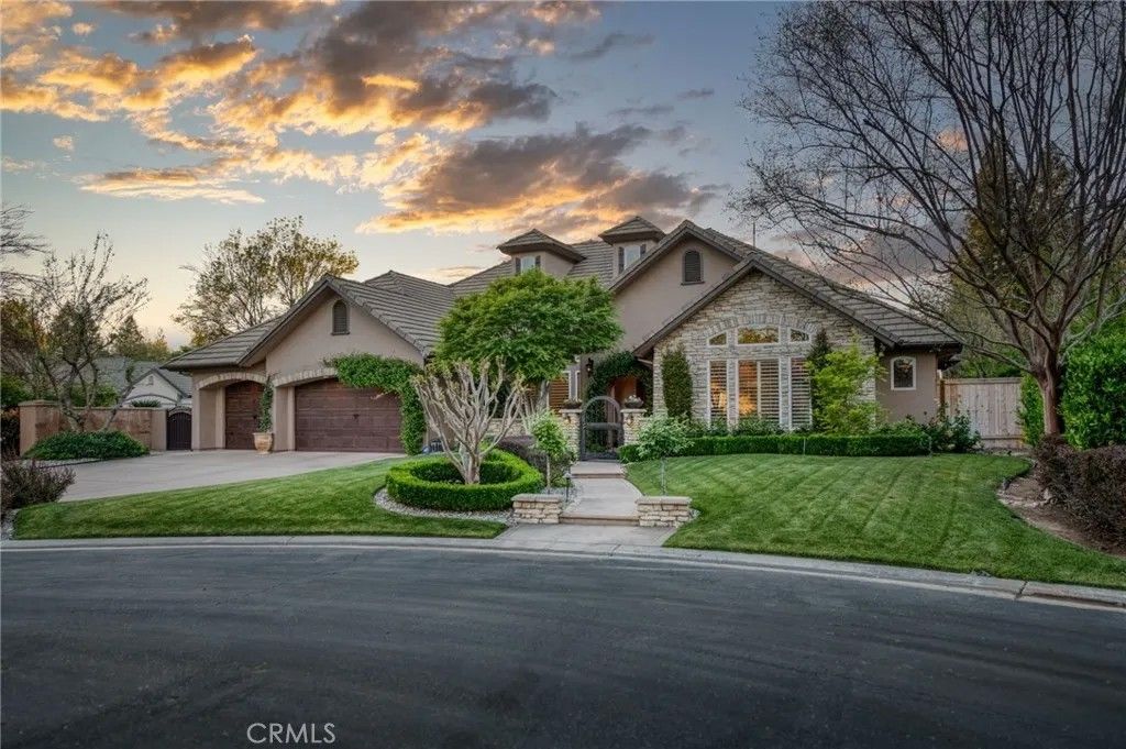 Photo of 3350 E Via Montiano Ave, Clovis, CA 93619 (MLS # FR26058118)