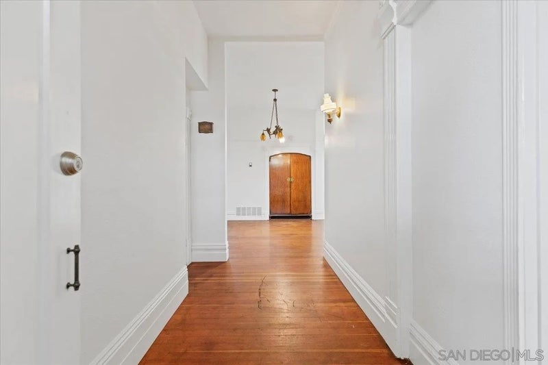 906 A Ave