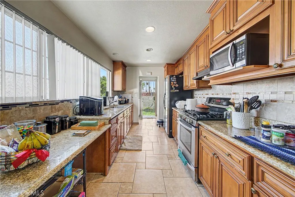 925 W Maplewood