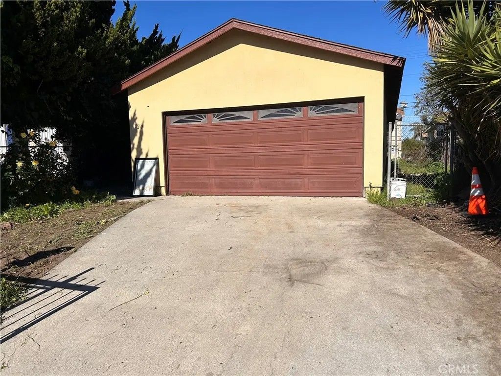 Photo of 329 E 109th St, Los Angeles, CA 90061 (MLS # SB26013086)